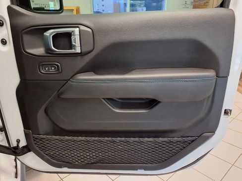 Used 2023 Jeep Wrangler Unlimited Rubicon 4xe AWD/4WD image 12