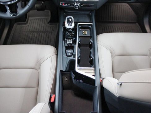 New 2026 Volvo XC60 B5 Plus w/ Protection Package Premier image 54