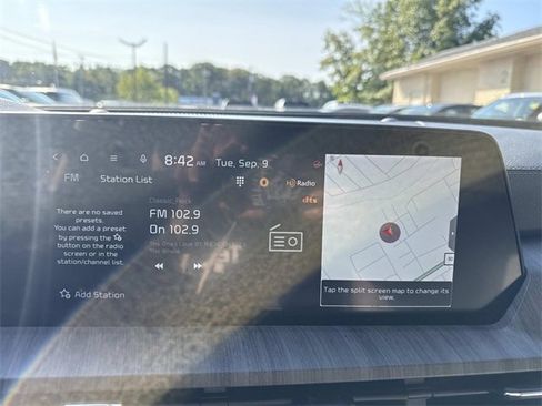 Used 2024 Kia Telluride EX w/ EX Captain's Chair Package image 20