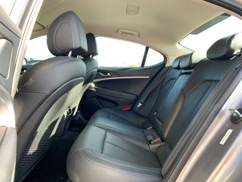 Used 2025 Genesis G70 2.5T image 25