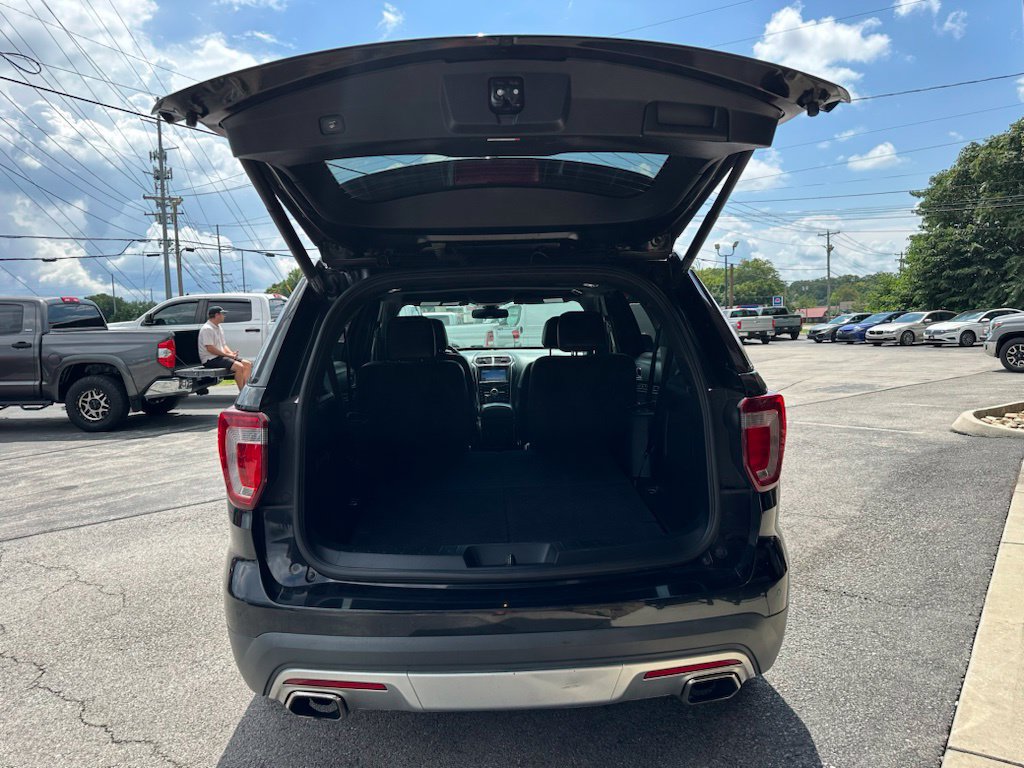 Used 2017 Ford Explorer Platinum AWD/4WD image 6