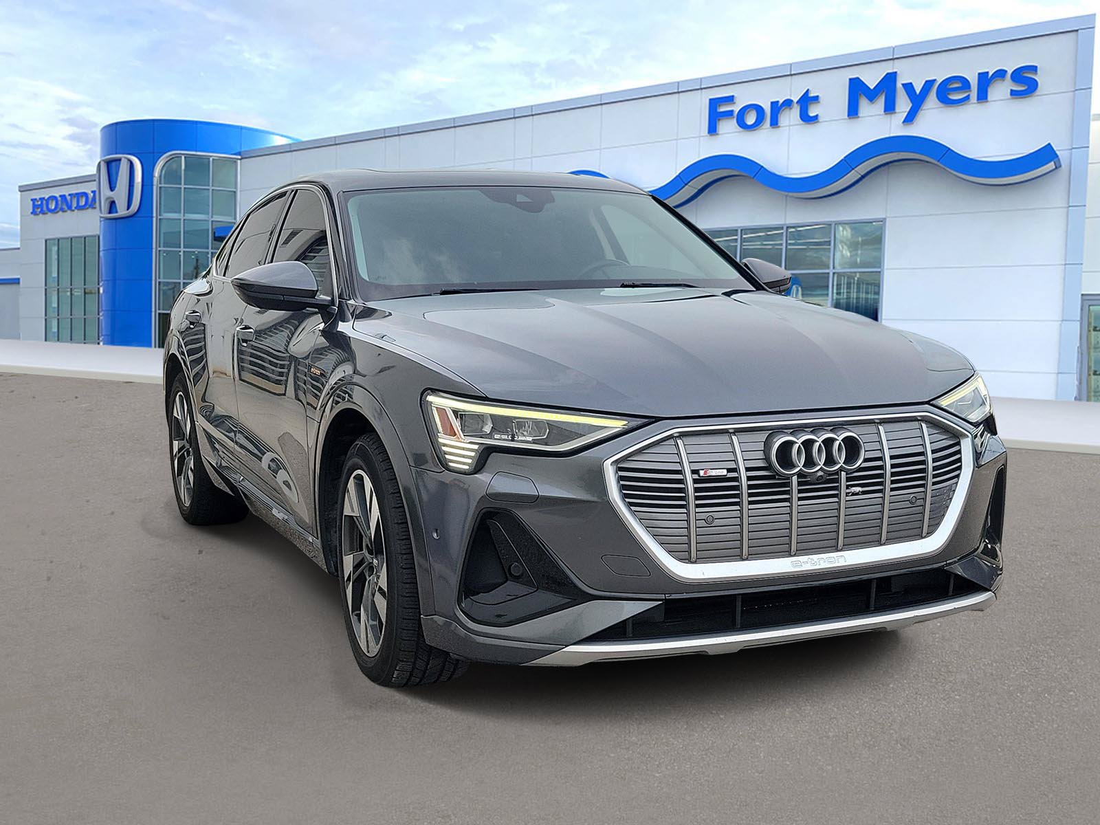 Used 2021 Audi e-tron Premium Plus w/ Premium Plus Package AWD/4WD image 1