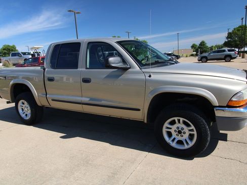 Used 2004 Dodge Dakota SLT w/ Deluxe Convenience Group AWD/4WD image 3