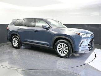 Used 2025 Toyota Grand Highlander AWD video 3