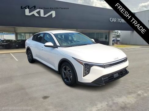 Certified 2025 Kia K4 FWD image 1