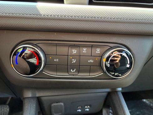 Used 2025 Chevrolet TrailBlazer LS w/ LS Convenience Package AWD/4WD image 3