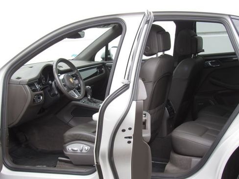 Used 2019 Porsche Macan AWD/4WD image 12