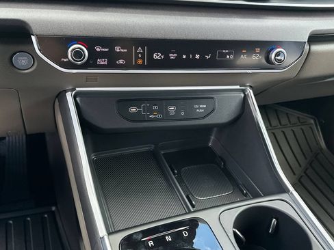 Certified 2026 Kia Carnival EX FWD image 27