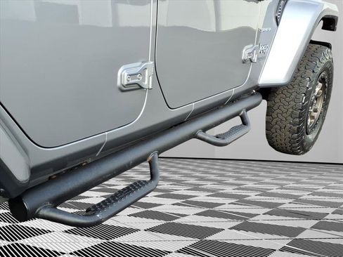 Used 2018 Jeep Wrangler Unlimited Sahara image 12