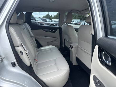 Used 2021 Nissan Rogue Sport SL FWD image 15