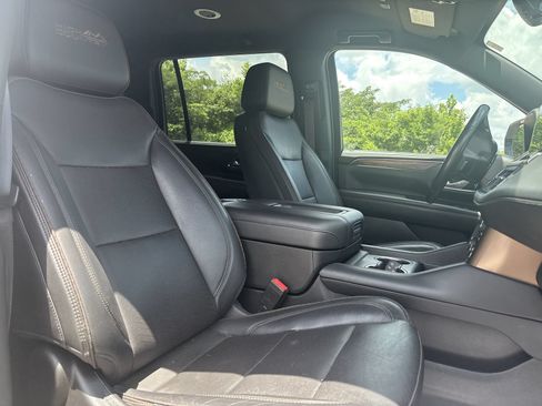 Used 2022 Chevrolet Suburban High Country AWD/4WD image 26