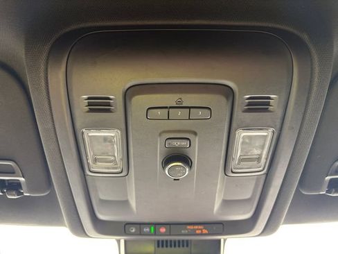 Used 2024 GMC Yukon SLT AWD/4WD image 24