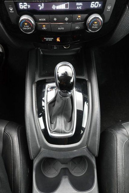 Used 2017 Nissan Rogue SL w/ SL Premium Package FWD image 11
