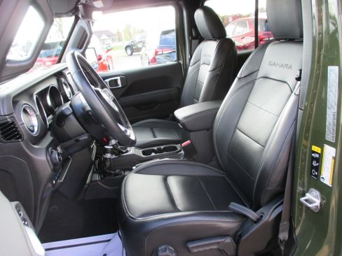 Used 2023 Jeep Wrangler Unlimited Sahara w/ Cold Weather Group image 14