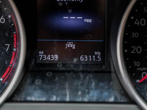 Used 2021 Volkswagen Tiguan SEL FWD image 23