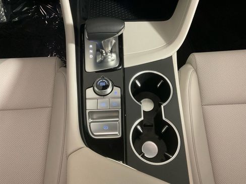 Used 2025 Genesis G70 2.5T image 21