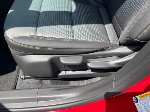 New 2026 Chevrolet Trax LT w/ Sunroof Package FWD image 9