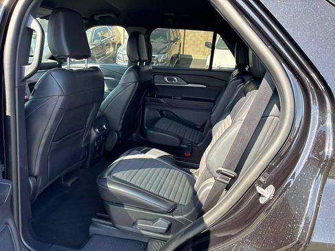 Used 2025 Ford Explorer ST-Line AWD/4WD image 6