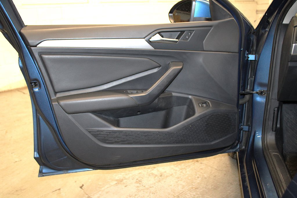 Used 2020 Volkswagen Jetta SE w/ SE Cold Weather Package FWD image 27