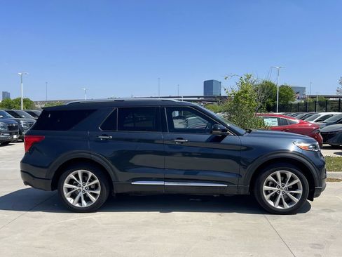 Used 2022 Ford Explorer Platinum w/ Equipment Group 601A RWD image 4
