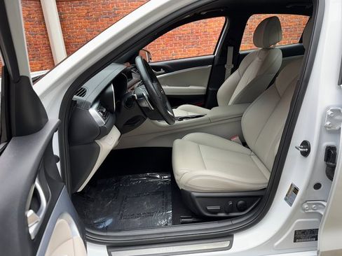 Used 2023 Genesis G70 2.0T image 21