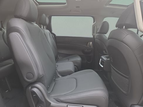 New 2026 Kia Carnival SX FWD image 22