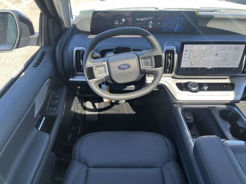 New 2025 Ford Expedition Max Active image 10