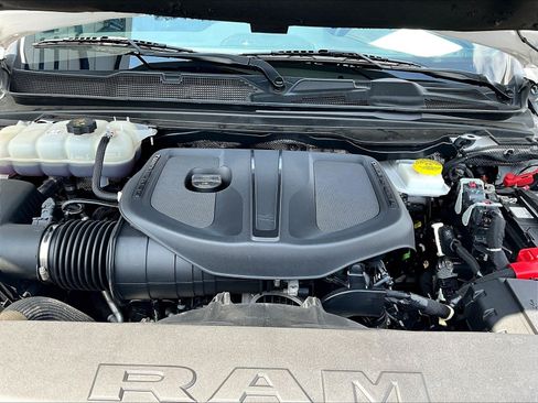Used 2025 RAM 1500 Laramie AWD/4WD image 31