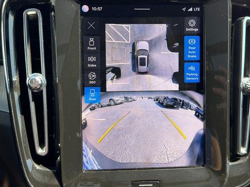 Certified 2025 Volvo XC40 B5 Plus AWD/4WD image 21