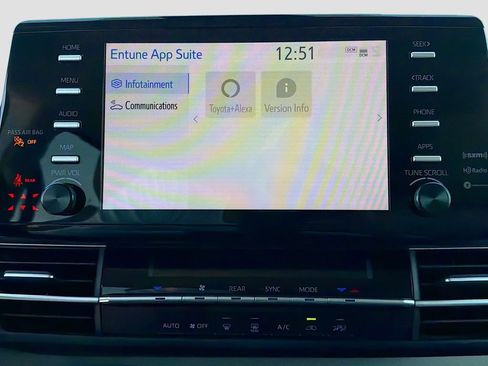 Used 2021 Toyota Sienna LE image 30