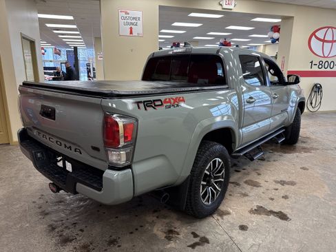 Used 2023 Toyota Tacoma TRD Sport w/ Black Out Package (TMS) image 9