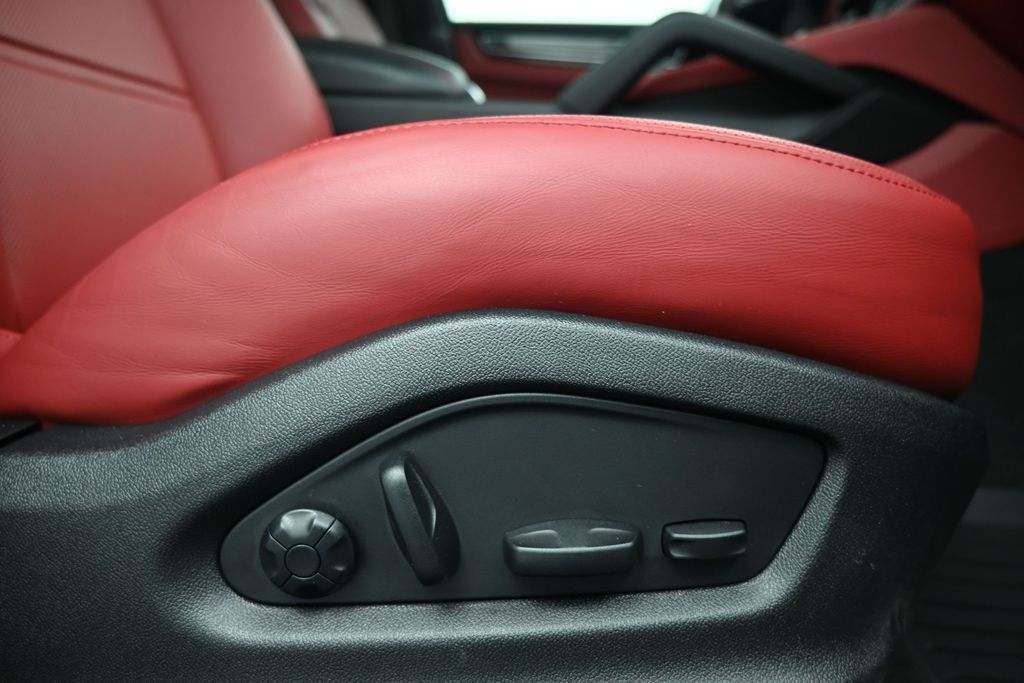 Used 2023 Porsche Cayenne GTS AWD/4WD image 15