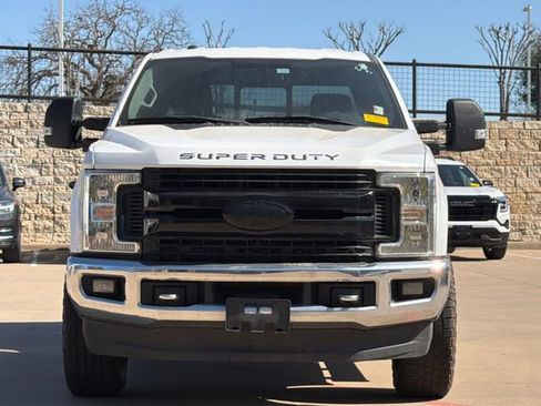 Used 2017 Ford F250 XLT w/ XLT Premium Package image 2