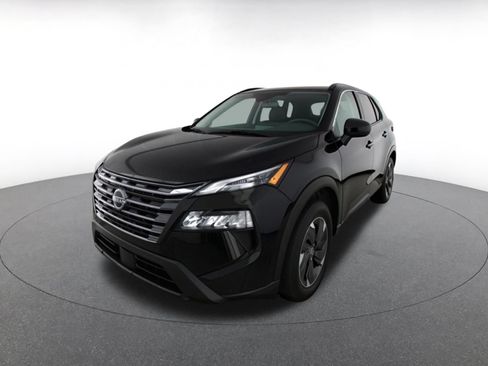 Used 2025 Nissan Rogue SV FWD image 8