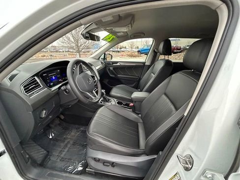 Used 2024 Volkswagen Tiguan SE image 12