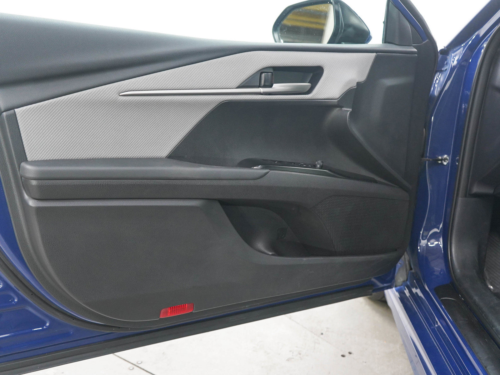 Used 2025 Toyota Camry SE w/ Multimedia Upgrade Package FWD image 17