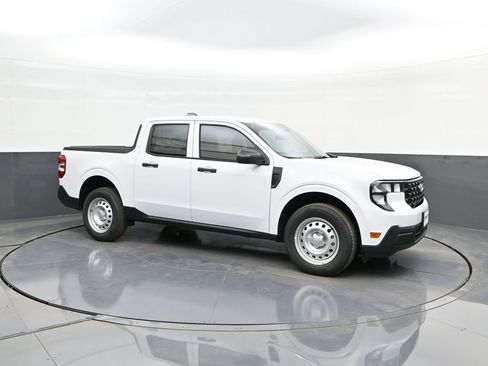 New 2025 Ford Maverick XL w/ Equipment Group 102A image 17