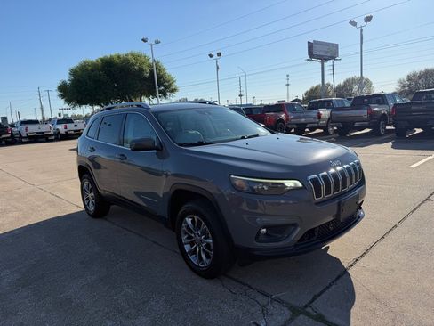 Used 2021 Jeep Cherokee Latitude Lux w/ Comfort/Convenience Group image 3