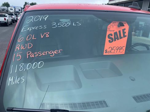 Used 2019 Chevrolet Express 3500 LS RWD image 3