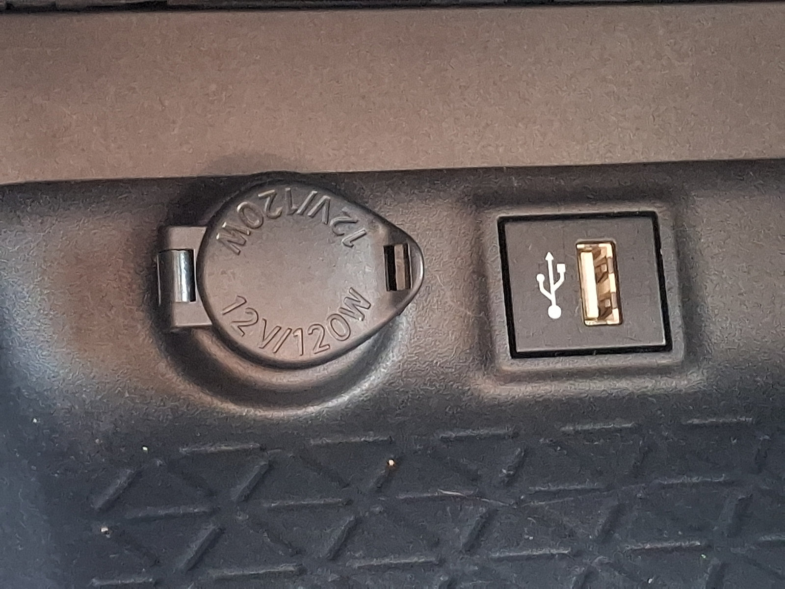 Used 2025 Toyota RAV4 LE AWD/4WD image 24