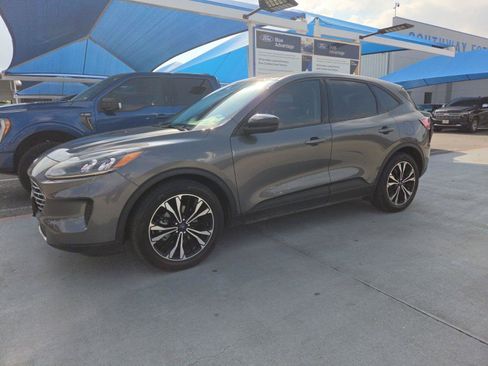 Used 2022 Ford Escape SE w/ SE Sport Appearance Package FWD image 1