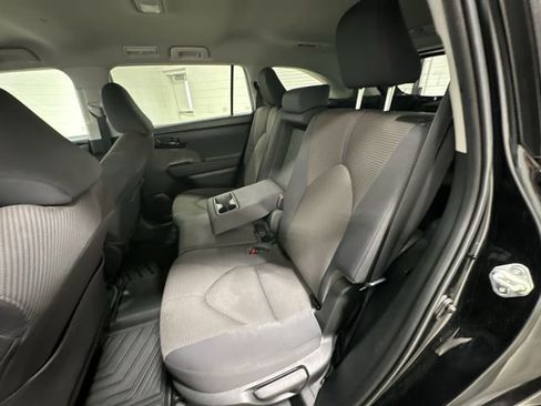Used 2023 Toyota Highlander LE FWD image 14
