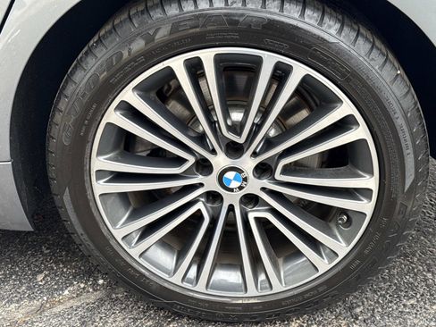 Used 2018 BMW 530i xDrive AWD/4WD image 9