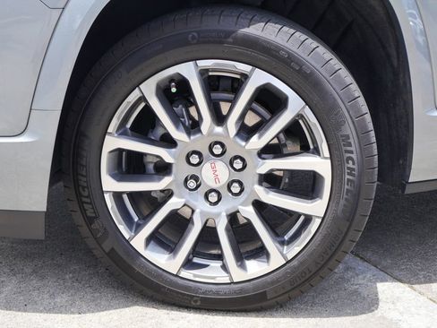 Used 2023 GMC Acadia Denali w/ Denali Ultimate Package FWD image 29