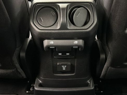 Used 2025 Jeep Wrangler Unlimited Sahara image 34