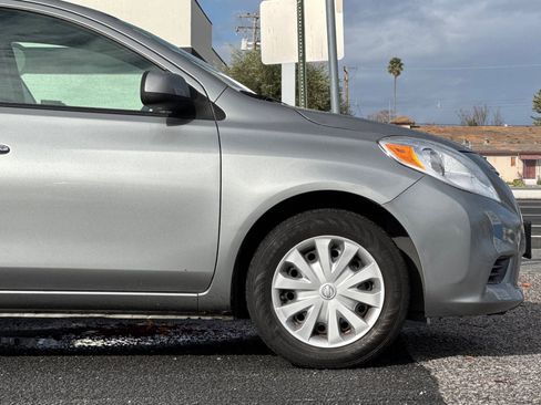 Used 2013 Nissan Versa SV image 32