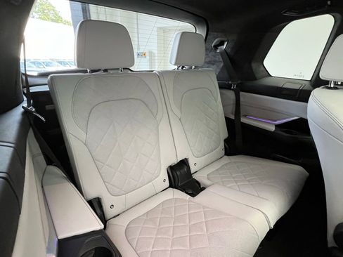 Certified 2023 BMW X7 xDrive40i w/ M Sport Package image 9
