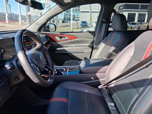 Used 2024 Chevrolet Traverse RS image 11