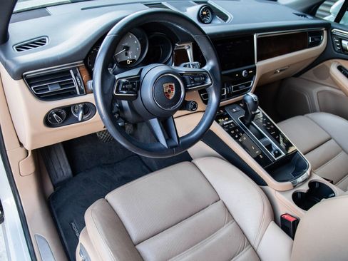 Certified 2023 Porsche Macan S AWD/4WD image 3