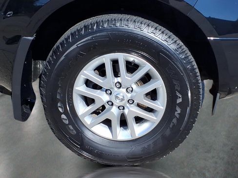 Used 2015 Nissan Frontier SV w/ SV Value Truck Package AWD/4WD image 11
